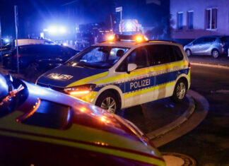 Halloween 2025 sorgt für lebhafte Einsatznacht in Hannover Polizei und Feuerwehrfahrzeuge