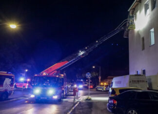 Nächtlicher Feuerwehreinsatz in Langenhagen: 26 Menschen aus Mehrfamilienhaus gerettet Feuerwehreinsatz / Akute Rauchentwicklung in Mehrfamilienhaus in der Bahnhofstraße.
