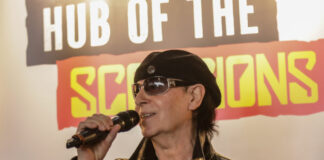 Klaus Meine bei der Eröffnung des Hub of the Scorpions