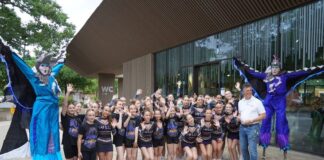 Begrüßung mit Cheerleadern und Walk Acts