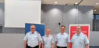 Alte und neue Führung Karl - Heinz Mensing, Sebastian Osterwald, Nils Wellmanns und Tobias Jacob.