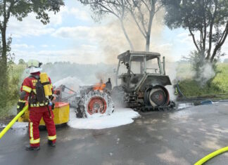 Schlepperbrand auf der K116 schnell unter Kontrolle gebracht Schlepperbrand auf der K116