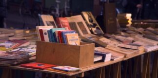 Flomarktstand mit Waren