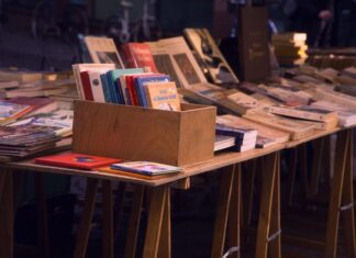 Fête de la Musique und Altstadt-Flohmarkt vereinen sich zum großen Sommerauftakt in Hannover Flomarktstand mit Waren