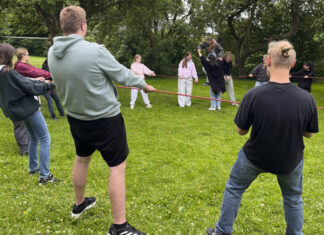 Juleica-Woche stärkt junges Engagement in Langenhagen Engagiert und bereit für Verantwortung: Juleica-Ausbildung erfolgreich abgeschlossen 19 Jugendliche aus Langenhagen absolvieren Jugendleiter:innen-Ausbildung.