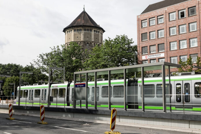 Hochbahnsteig Alter Flughafen