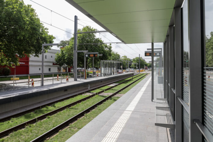 Hochbahnsteig Alter Flughafen