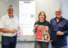 Bürgermeister Mirko Heuer, Social Media-Managerin Lorena Mensing und der Leiter Marketing und Kommunikation Ralph Gurek, freuen sich über die Einführung der Langenhagen-App.
