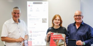 Bürgermeister Mirko Heuer, Social Media-Managerin Lorena Mensing und der Leiter Marketing und Kommunikation Ralph Gurek, freuen sich über die Einführung der Langenhagen-App.