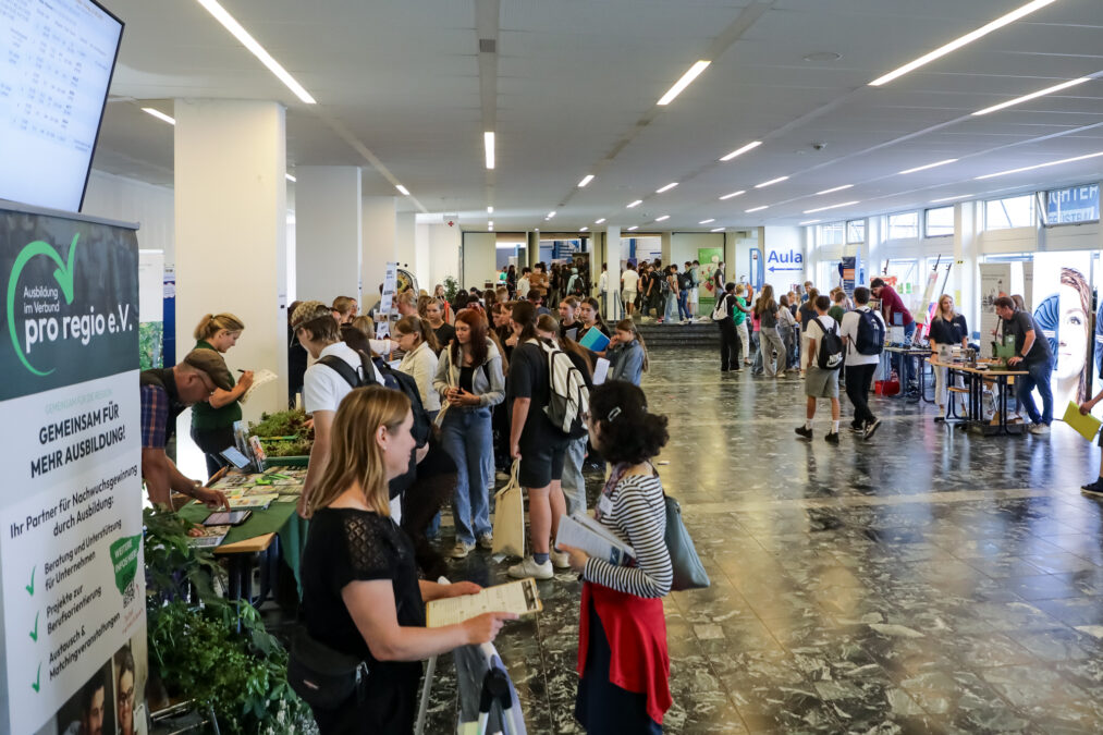 zukunft zum anfassen: 24. berufsfindungsmarkt in langenhagen ein voller erfolg berufsfindungsmarkt in langenhagen