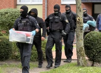 Bundesweiter Schlag gegen Schleusernetzwerk: Gemeinsamer Einsatz von Bundes- und Landespolizei Großeinsatz: Bundesweite Einsatzmaßnahmen zur Bekämpfung der organsierten Schleusungskriminalität durchgeführt.