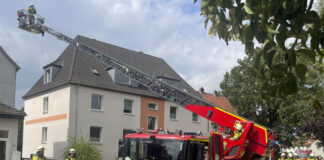 Drehleitereinsatz in der Bachstraße.