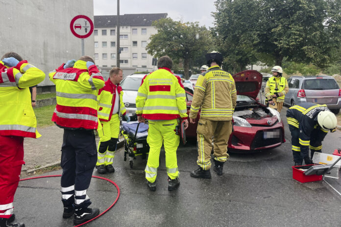 Eingeklemmte Person nach Unfall in Langenhagen befreit