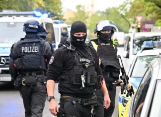 Großeinsatz von Polizei an Schule in Hannover-Bult Zwei Amoklagen an Schulen in Hannover.