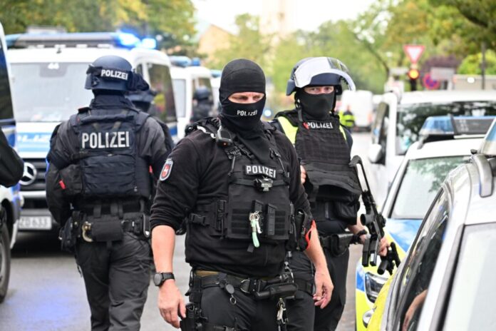 Zwei Amoklagen an Schulen in Hannover.