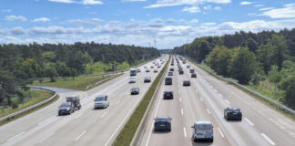 Autobahn / Verkehr / Reiseverkehr