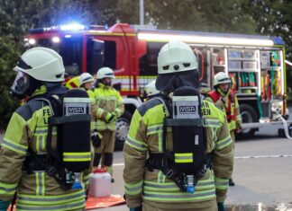 Gefahrgutzug der Stadtfeuerwehr Langenhagen trainiert Ernstfall in Godshorn ABC - Übung - Godshorn