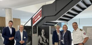 (vo.li.): Dr. Axel von der Ohe, Hannovers Erster Stadtrat und Dezernent für Finanzen, Ordnung und Feuerwehr; Prof. Dr. Parwis Fotuhi, Vorstandsvorsitzender der Stiftung Hannoversche Kinderheilanstalt; Susanne Falk, Vorstandsvorsitzende von Paulinchen e.V.; Dr. Mechthild Sinnig, Oberärztin Kinderchirurgie und Ärztliche Leiterin des Zentrums für schwerbrandverletzte Kinder im Kinder- und Jugendkrankenhaus AUF DER BULT; Christoph Bahlmann, Direktor der Feuerwehr Hannover