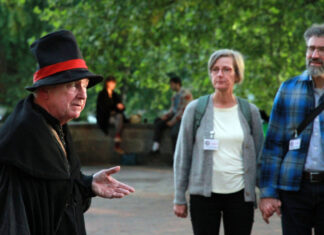 2025: Veranstaltungstipps mit Stattreisen Hannover im Oktober Nachtwächter Melchior mit Publikum