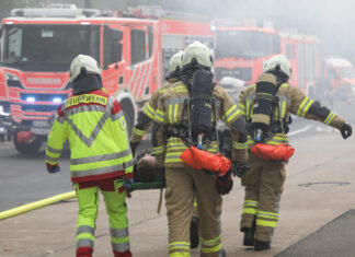 Große Feuerwehrübung am Flughafen Hannover: Regionsfeuerwehrbereitschaft 5 trainiert Ernstfall Einsatzübung der Regionsfeuerwehrbereitschaft 5 der Region Hannover am Flughafen Hannover
