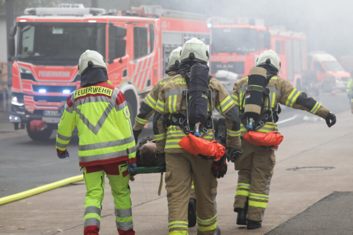 Einsatzübung der Regionsfeuerwehrbereitschaft 5 der Region Hannover am Flughafen Hannover