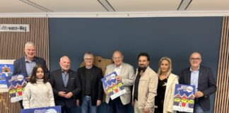 (v.l.n.r.): Mirko Heuer (Bürgermeister), Tina Hosseini (Künstlerin), Rüdiger Knesebeck (Präsident Lions Club Langenhagen), Wilhelm Hicking, Hans-Gerhard Knieß (beide Lions Club Langenhagen), Ehepaar Hosseini, Alexander Machill (Lions Club Langenhagen).