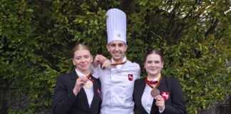 Team Niedersachsen holt Platz 4 (v.l.n.r.): Hotelfachfrau Jana Hemme vom See- und Sporthotel in Ankum, Koch Clemens Schäftlein vom Havelserhof in Garbsen und Fachfrau für Restaurants und Veranstaltungsgastronomie Lena Gloistein von Burgdorfs Hotel und Restaurant in Hude.