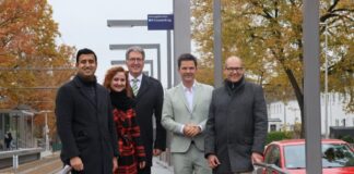 Weiterer Schritt Richtung Barrierefreiheit im Stadtbahnnetz (v. lks.): Bezirksbürgermeister Dr. Wjahat Waraich, ÜSTRA-Vorständin Denise Hain, Infra-Geschäftsführer Christian Weske, Regionspräsident Steffen Krach und Verkehrsdezernent Ulf-Birger Franz.