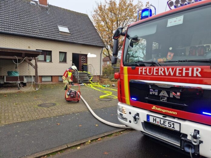 Staubsaugerbrand in Engelbostel Staubsauger gerät in Brand: Feuerwehr Engelbostel verhindert größeren Schaden