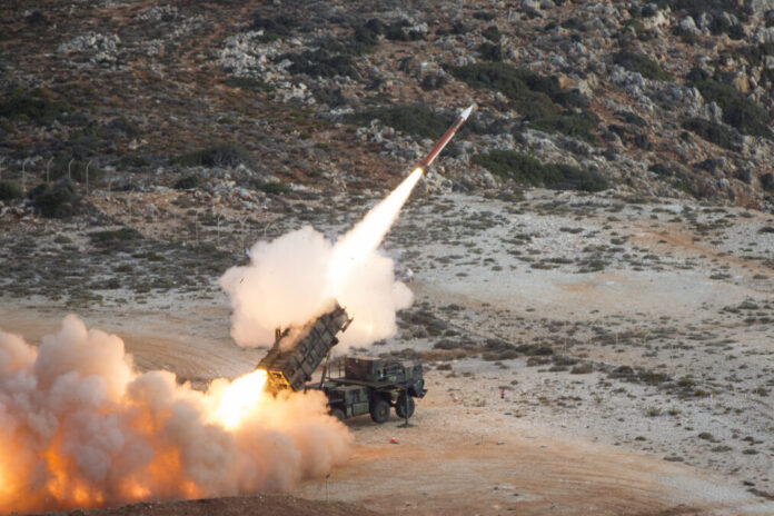 Erste Lieferung der neuen Patriot-Komponenten an die Bundeswehr Das Flugabwehrraketensysteme Patriot beim "scharfen Schuss" auf Kreta.