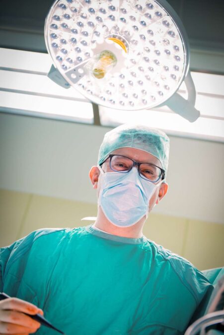 100. lungentransplantation an der mhh: meilenstein im eurotransplant-netzwerk professor dr. fabio ius im op