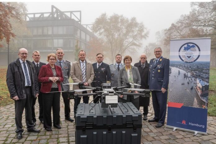 Gruppenfoto der Innenministerinnen und -minister sowie -senatoren mit den Kommandeuren der fünf Landeskommandos