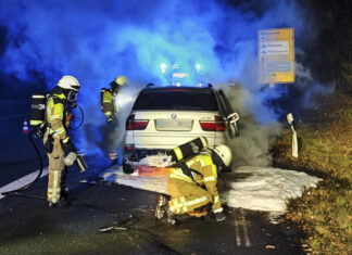 PKW-Brand auf der B522: Ortsfeuerwehr Langenhagen schon früh gefordert PKW-Brand auf der B522