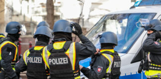 Symbolbild: Bereitschaftspolizei / Polizei / Razzia.