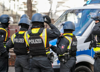 Polizei setzt deutliches Zeichen gegen Kriminalität im Steintorviertel Symbolbild: Bereitschaftspolizei / Polizei / Razzia.