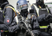 Polizei Hannover nimmt mutmaßlichen Täter nach Machetenangriff in Poggenhagen fest Symbolbild: Polizeieinsatz