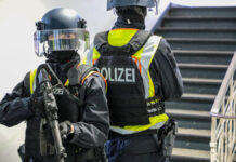 Polizeieinsatz in Hannovers Calenberger Neustadt nach Hinweis auf bewaffnete Person Symbolbild: Polizeieinsatz