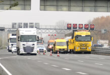 Schwerer Unfall auf der A2 bei Langenhagen: Polizei sucht Zeugen Unfall mit Reisebus auf der A2 bei Hannover.