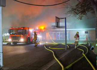 Großbrand an der Grundschule Beuthener Straße in Hannover-Mittelfeld Großbrand Grundschule Beuthener Straße