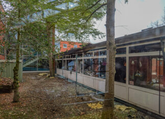 Nach Brand: Unterricht der Grundschule Beuthener Straße zieht an die Käthe-Paulus-Schule um Bei einer Besichtigung vor Ort mit Feuerwehrleitung, Oberbürgermeister und Dezernent sowie der Schulleitung wurde das Ausmaß der Gebäudeschäden nach dem Brand in der Beuthener Straße erst richtig sichtbar.