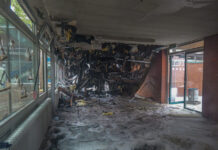 Grundschule Beuthener Straße: Neuer Ausweichstandort nach Brand ab Sommer 2027 geplant Bei einer Besichtigung vor Ort mit Feuerwehrleitung, Oberbürgermeister und Dezernent sowie der Schulleitung wurde das Ausmaß der Gebäudeschäden nach dem Brand in der Beuthener Straße erst richtig sichtbar.