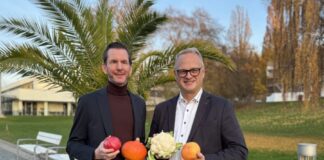 Der Vorstandsvorsitzende der BKK24 Jörg Nielaczny (links) und der Geschäftsführer der Landesgartenschau gGmbH Benjamin Lotz (rechts).