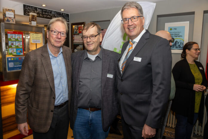 Der ehemalige infra-Geschäftsführer Stefan Harcke und die heutige infra-Spitze mit Martin Vey und Christian Weske (von links). Der ehemalige infra-Geschäftsführer Stefan Harcke und die heutige infra-Spitze mit Martin Vey und Christian Weske (von links).