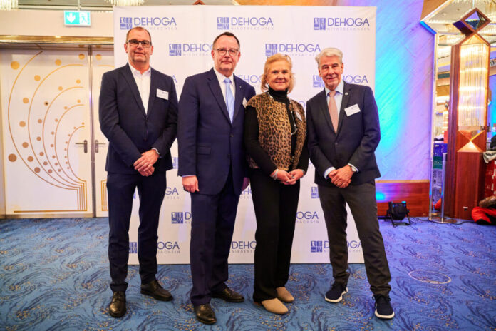 Das aktuelle Präsidium des DEHOGA Niedersachsen Das aktuelle Präsidium des DEHOGA Niedersachsen (v.l.): Vizepräsident Olaf Stamsen, Präsident Dirk Breuckmann, Vizepräsidentin Birgit Kolb-Binder, Schatzmeister Christian Stöver.