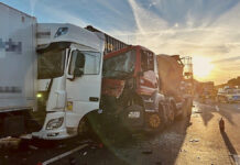 Vollsperrung auf der A2 nach LKW-Unfall bei Hannover LKW-Unfall auf der A2