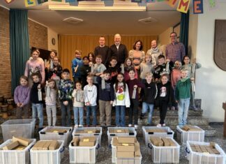 Einweihung des neuen Trinkwasserspenders an der Grundschule Engelbostel Startschuss für mehr Gesundheit und Umweltschutz: Neuer Trinkwasserspender an der Grundschule Engelbostel eingeweiht