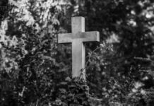 Volkstrauertag 2025 in Langenhagen: Gemeinsames Gedenken für Frieden und Versöhnung Kreuz / Friedhof / Trauer