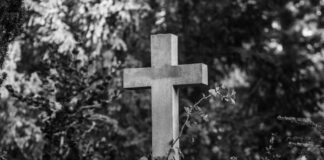 Kreuz / Friedhof / Trauer