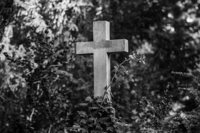 Kreuz / Friedhof / Trauer