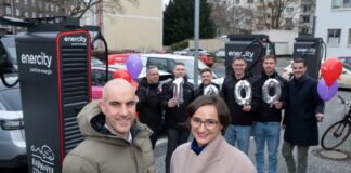 Hannovers Oberbürgermeister Belit Onay und enercity-CEO Aurélie Alemany bei der Präsentation des 1.000sten öffentlichen enercity-Ladepunkts in Hannover.